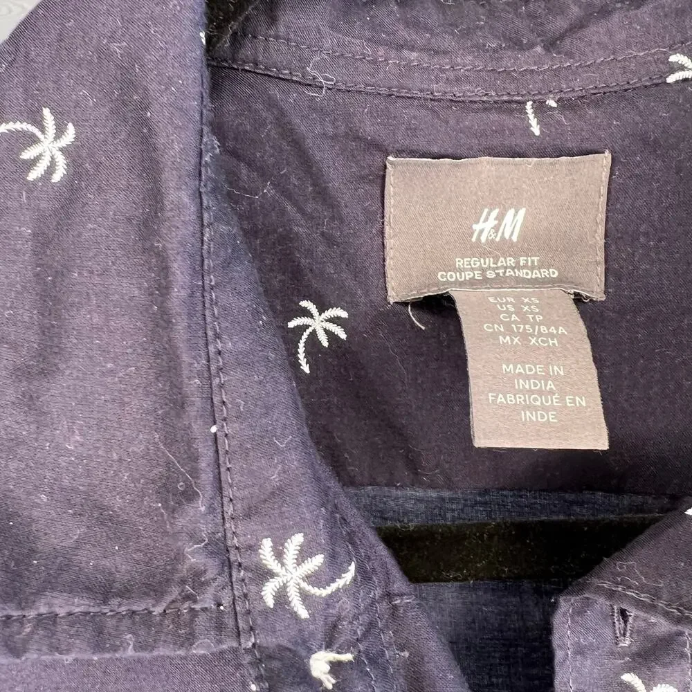 Men's H&M navy /palm tree print casual button front shirt Size XS